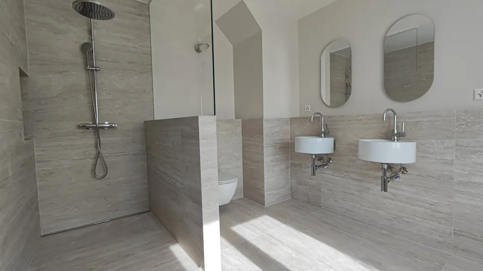 Majestueuse villa de 9 pièces avec accès privé au lac – photo 8 sur 12
