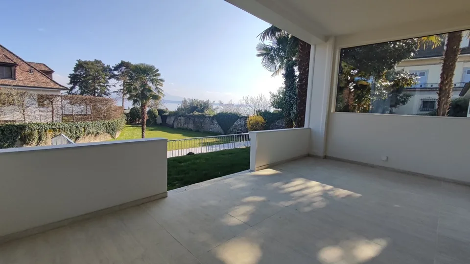 Majestueuse villa de 9 pièces avec accès privé au lac