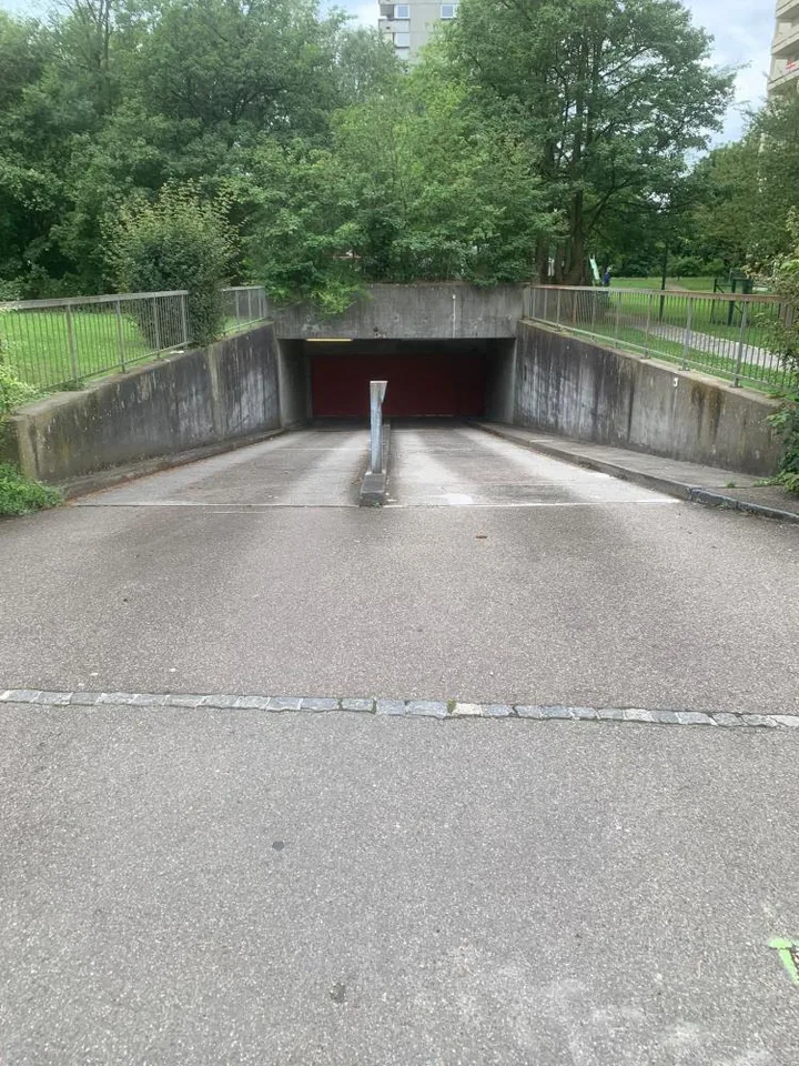 Bis zu 40 PP in der Tiefgarage verfügbar.