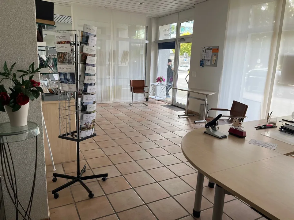 Locale commerciale polivalente in posizione centrale a Biel