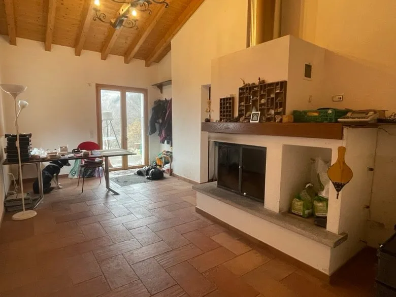 Affascinante casa rustica con vista panoramica a Gola di Lago