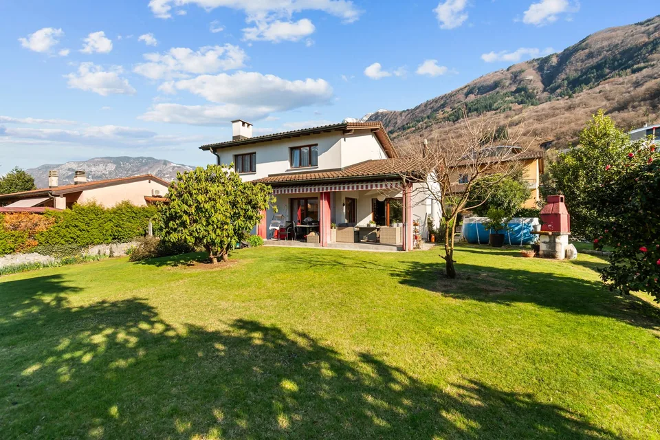 Splendida Villa di 6 Locali con Piscina a S. Antonino