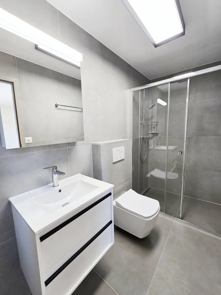 5,5 Zimmer renoviert mit geräumigen Volumen
