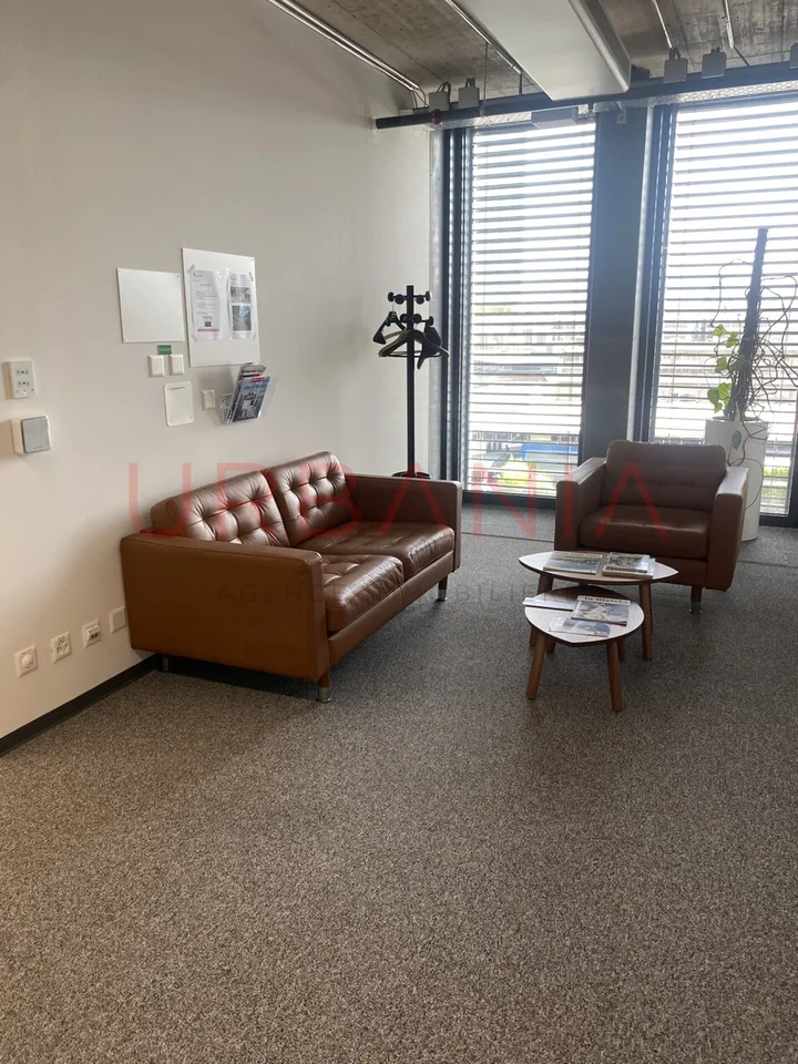 OPPORTUNITE UNIQUE-BUREAUX DE 477 M2 A PONT-ROUGE