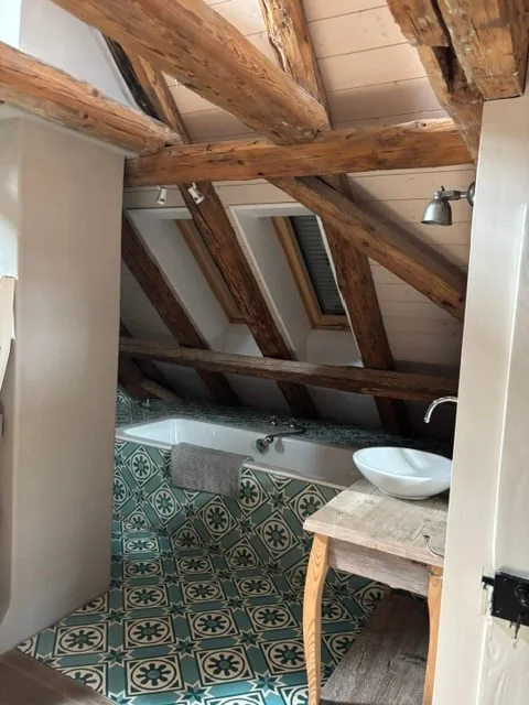 Maison de ferme charmante avec maison d'hôtes moderne et spacieuse et piscine à Zollikerberg