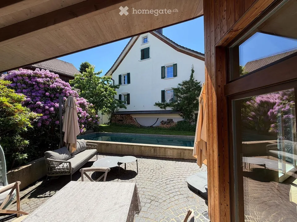 Maison de ferme charmante avec maison d'hôtes moderne et spacieuse et piscine à Zollikerberg