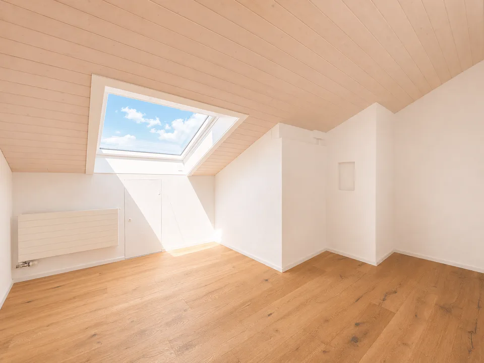 7.5-room owner-occupied apartment with unobstructable lake and mountain view! – photo 14 of 14