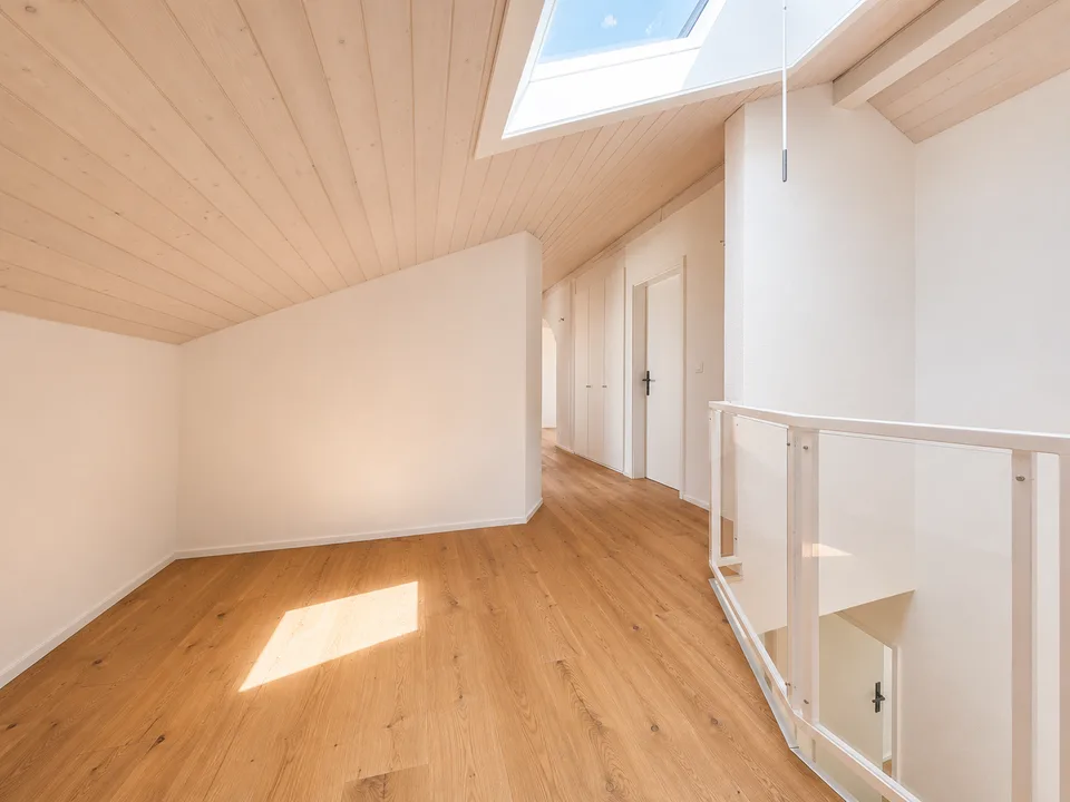 7.5-room owner-occupied apartment with unobstructable lake and mountain view! – photo 10 of 14