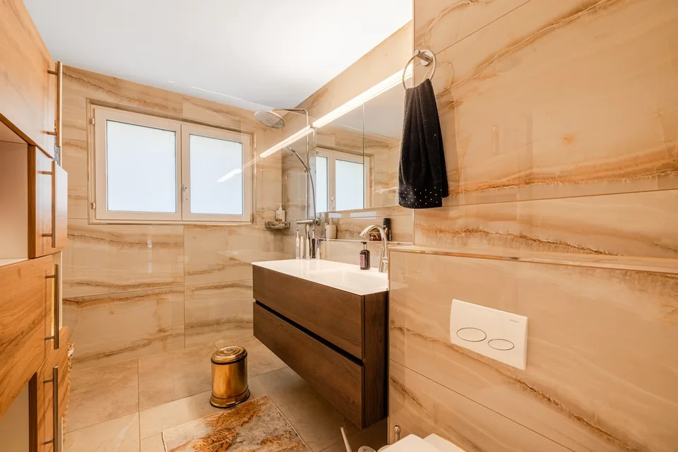 Appartamento elegante, moderno con terrazza spaziosa e molto spazio – foto 7 di 9