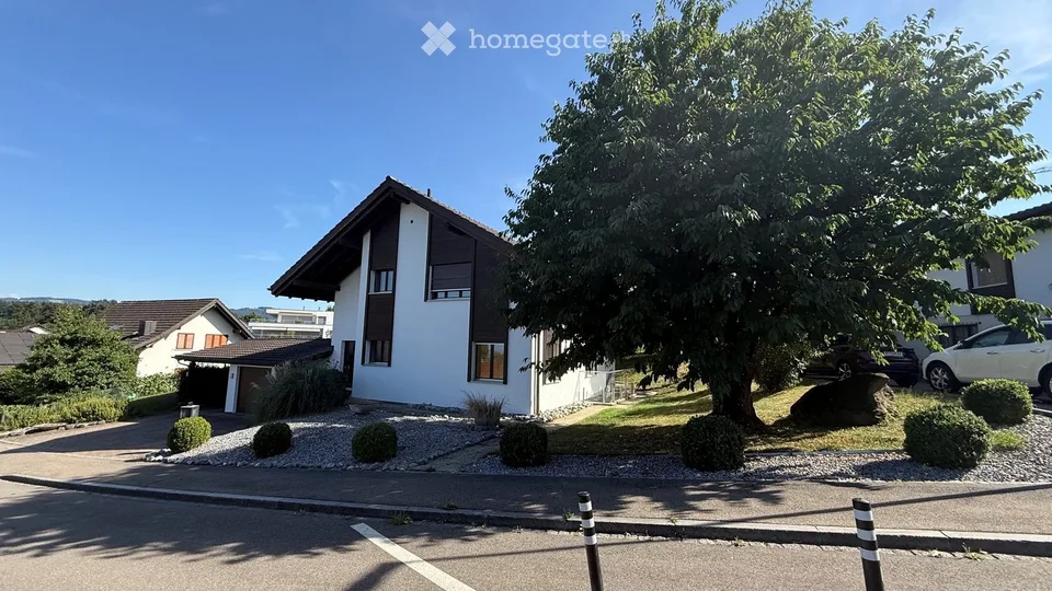 Freistehendes 6½-Zimmer-Einfamilienhaus mit grossem Garten und Ausbaupotenzial in Berg SG
