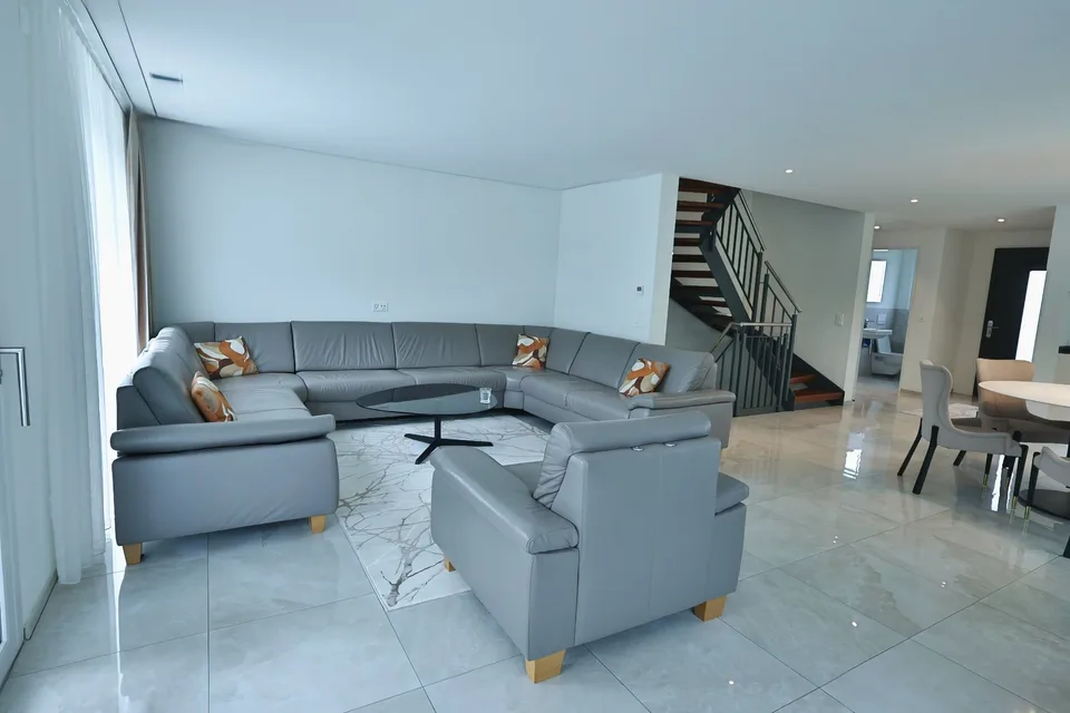 Casa a schiera moderna di 6,5 locali con giardino di 146 m2 a Waltenschwil
