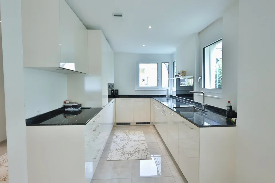 Casa a schiera moderna di 6,5 locali con giardino di 146 m2 a Waltenschwil