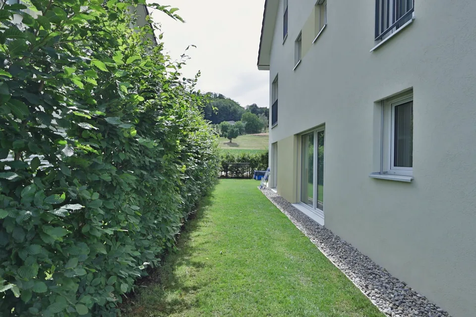 Casa a schiera moderna di 6,5 locali con giardino di 146 m2 a Waltenschwil