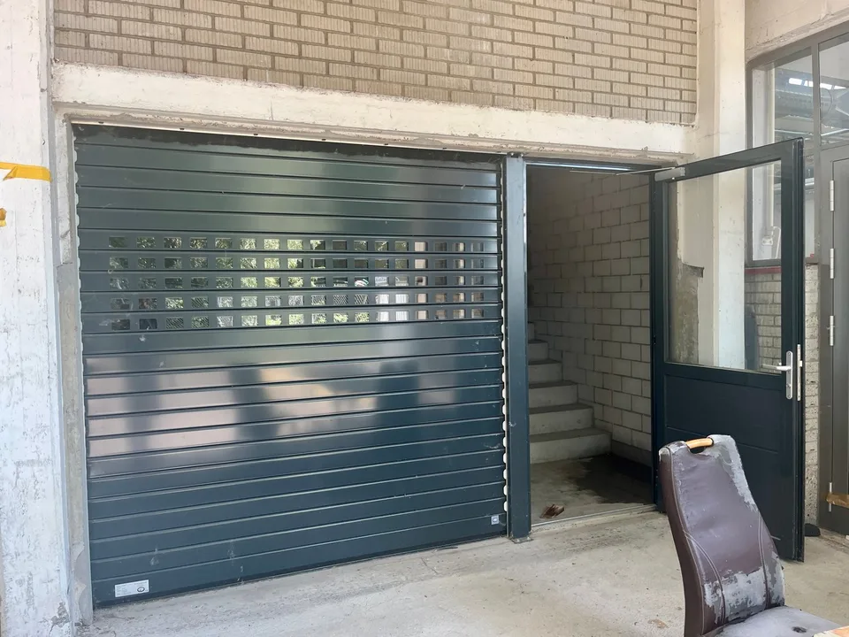 Industrial, commercial or storage space with plenty of daylight