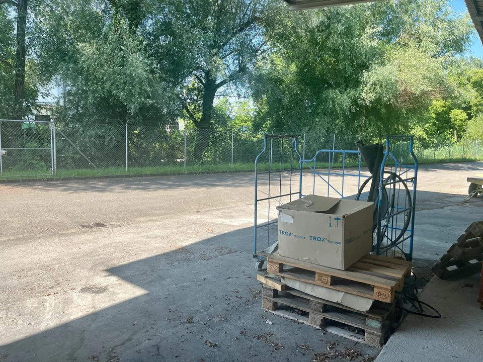 Industrial, commercial or storage space with plenty of daylight