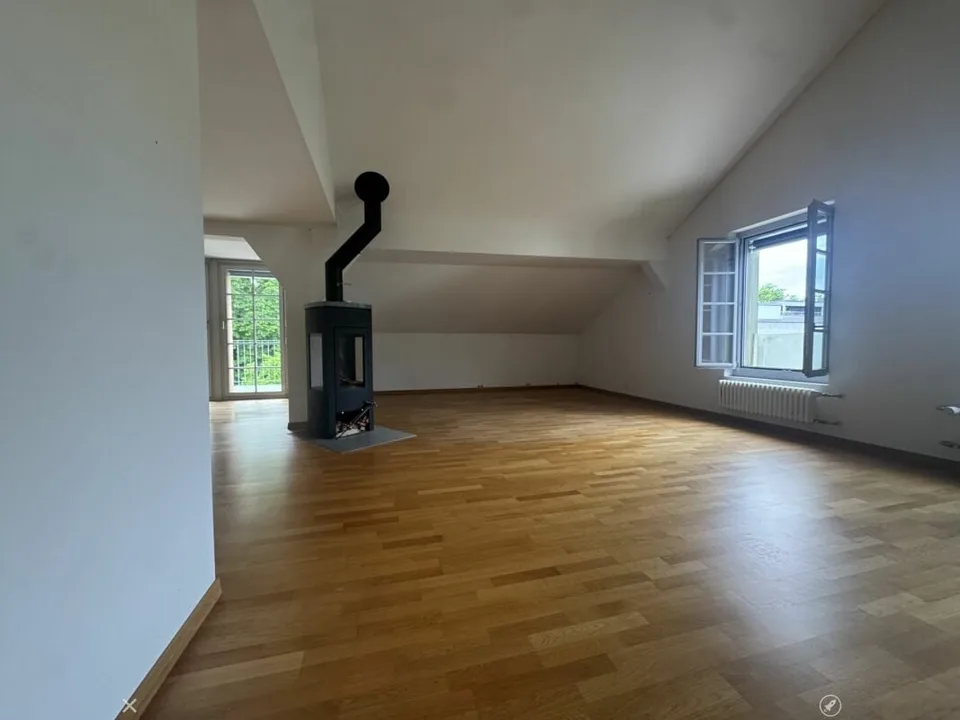 3½-Zimmer-Dachwohnung in einer Villa an ruhiger, zentraler Lage