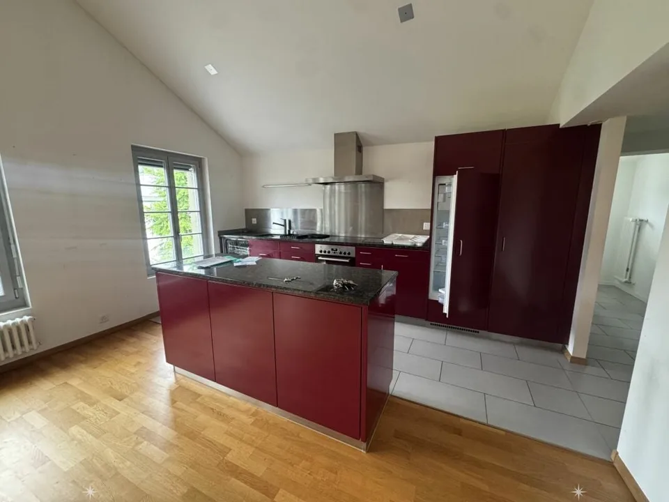 3½-Zimmer-Dachwohnung in einer Villa an ruhiger, zentraler Lage
