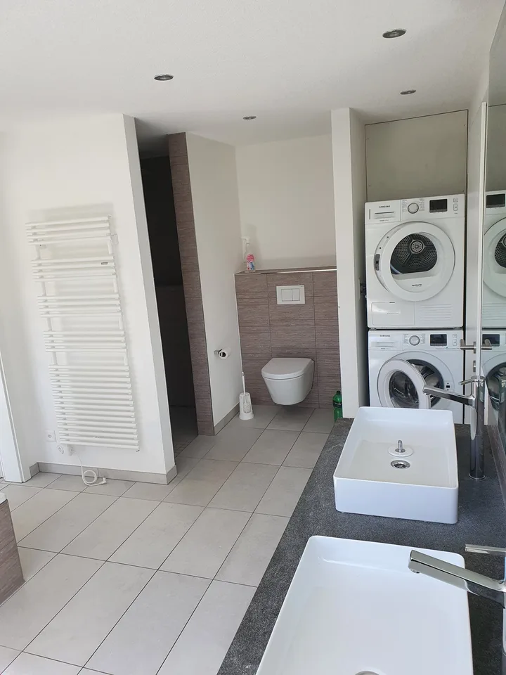 moderne 5 1/2 Zimmer Dachwohnung an ruhiger Lage