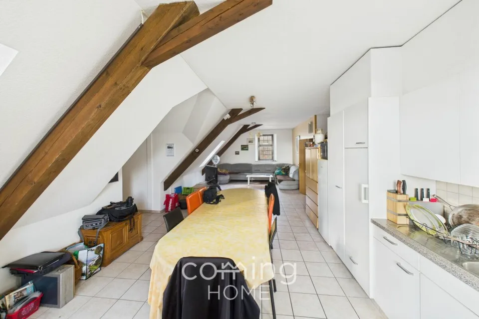 Charmante 4.5-Zimmer-Dachwohnung in Oensingen - mit zusätzlichem Estrich-Büroraum