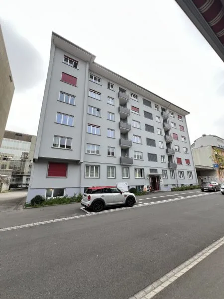 Sanierte 6-Zimmerwohnung an guter Lage zu vermieten