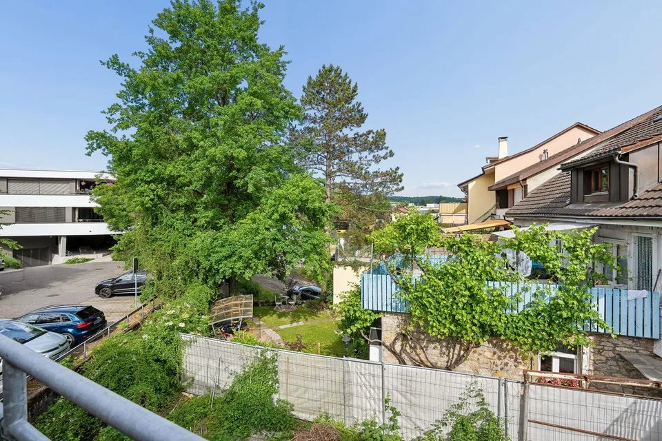 Zentrales Wohn- & Geschäftshaus mit Terrasse in Frick