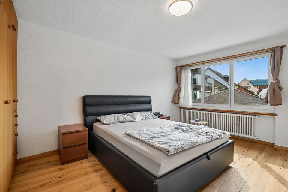 Zentrales Wohn- & Geschäftshaus mit Terrasse in Frick