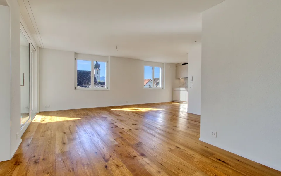 Primo affitto di un appartamento di maisonnette esclusivo di 5 locali a Kaltbrunn