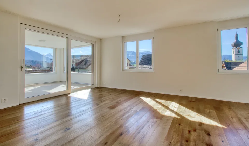 Primo affitto di un appartamento di maisonnette esclusivo di 5 locali a Kaltbrunn