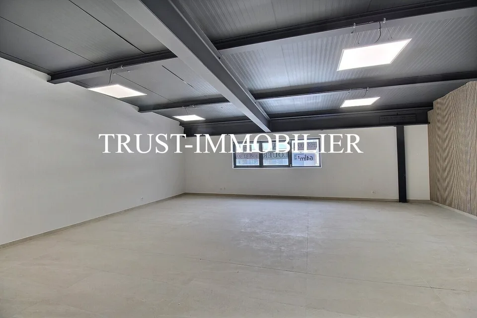 9003M-Saxon-Surface commerciale moderne de 64 m²