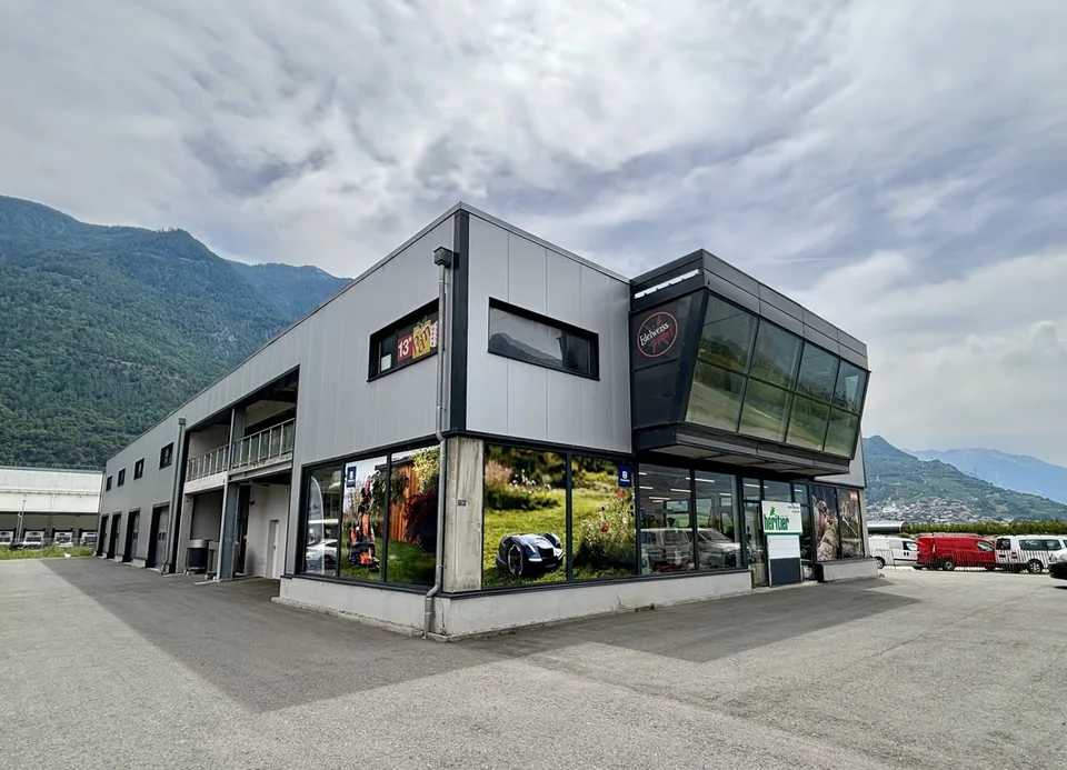 9003M-Saxon-Surface commerciale moderne de 64 m²