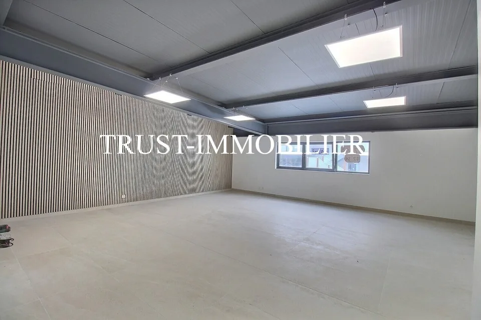 9002M-Saxon-Moderner Gewerberaum von 102,6 m²