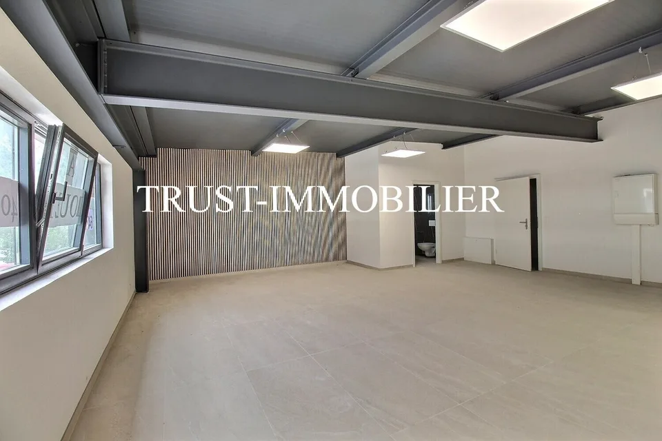 9001M-Saxon-Modernes Gewerbefläche von 64 m²