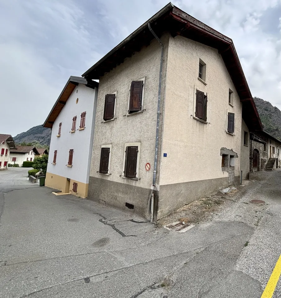 6003M-Riddes. Dorfhaus mit großem Potenzial zur Renovierung