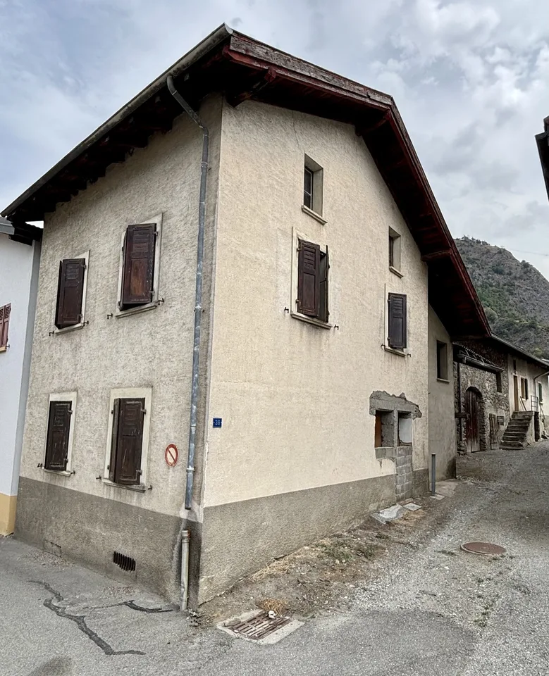 6003M-Riddes. Dorfhaus mit großem Potenzial zur Renovierung