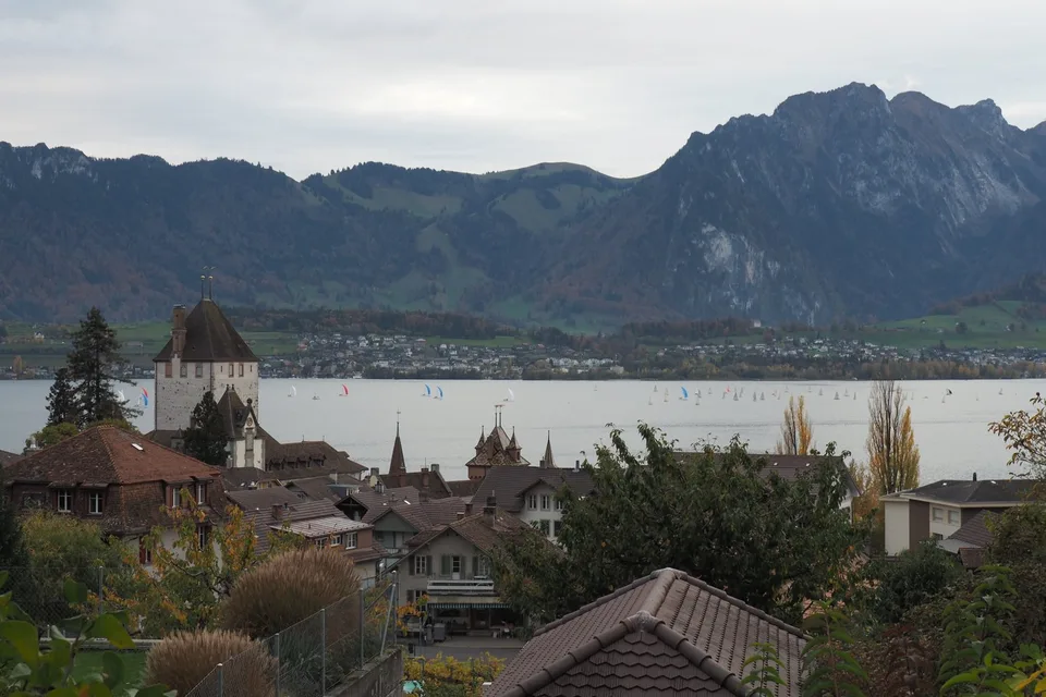 Incantevole appartamento di 4,5 locali con vista lago a Oberhofen am Thunersee