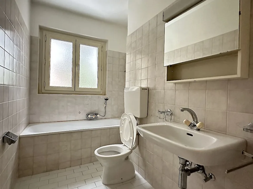 Renovierte 2.5-Zimmerwohnung im Beaumont-Quartier – photo 7 sur 13