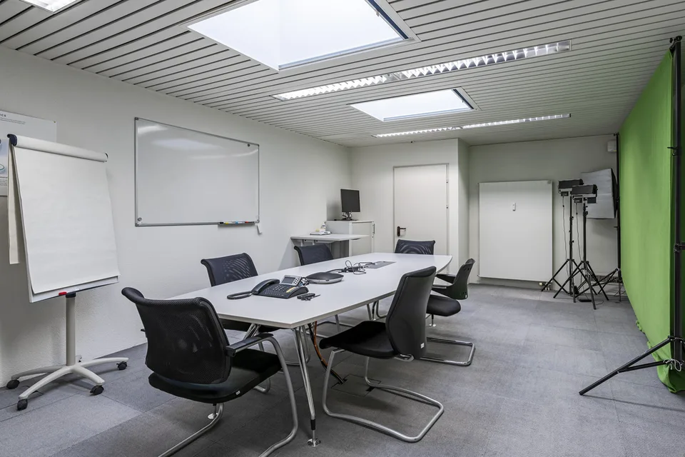 Espaces de bureau modernes avec concept de salle flexible à Regensdorf