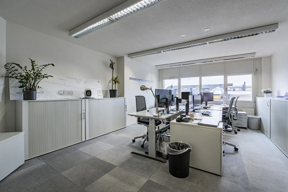 Moderne Büroflächen mit flexiblem Raumkonzept in Regensdorf