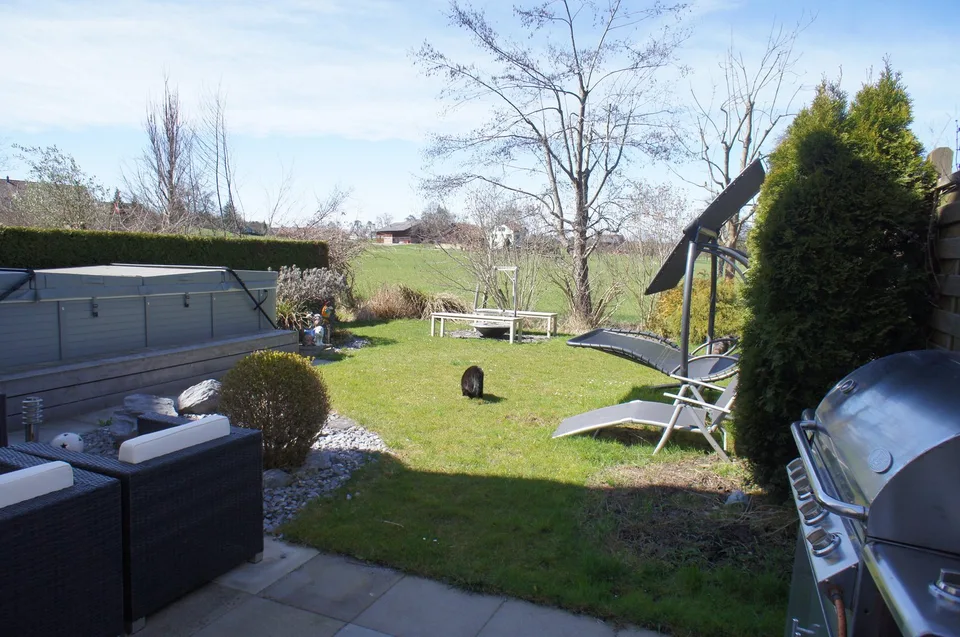 Casa affascinante di 6,5 locali con giardino bello