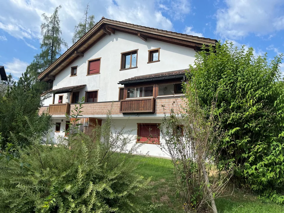 Charmante Haushälfte mit Studio in Laax