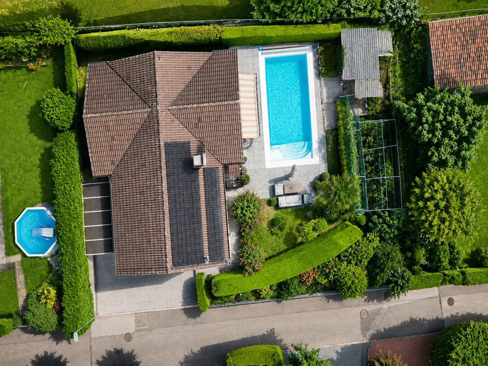 Casa unifamiliare con piscina e giardino