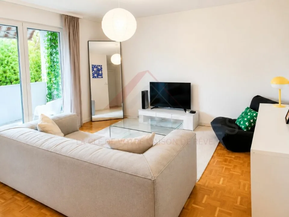 Selten in Freiburg - Modernes Apartment komplett renoviert mit Parkplatz
