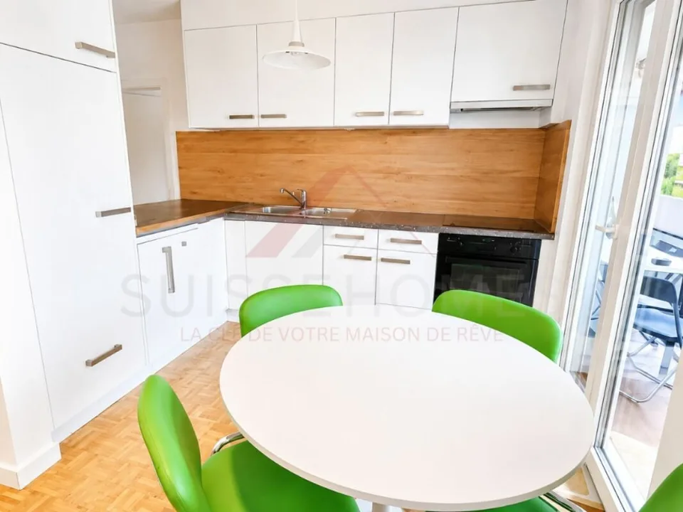 Selten in Freiburg - Modernes Apartment komplett renoviert mit Parkplatz