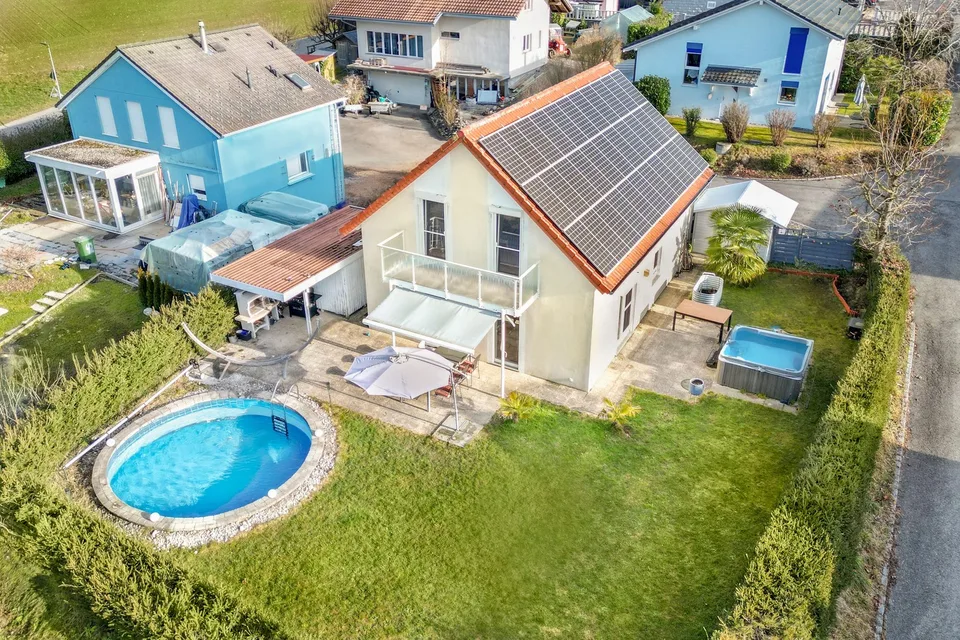 Freistehendes 5.5-Zimmer-Einfamilienhaus mit unschlagbar tiefen Energiekosten