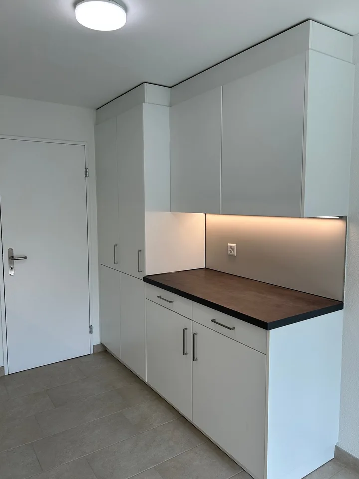 Appartamento ristrutturato in una zona tranquilla – luminoso & spazioso con balcone