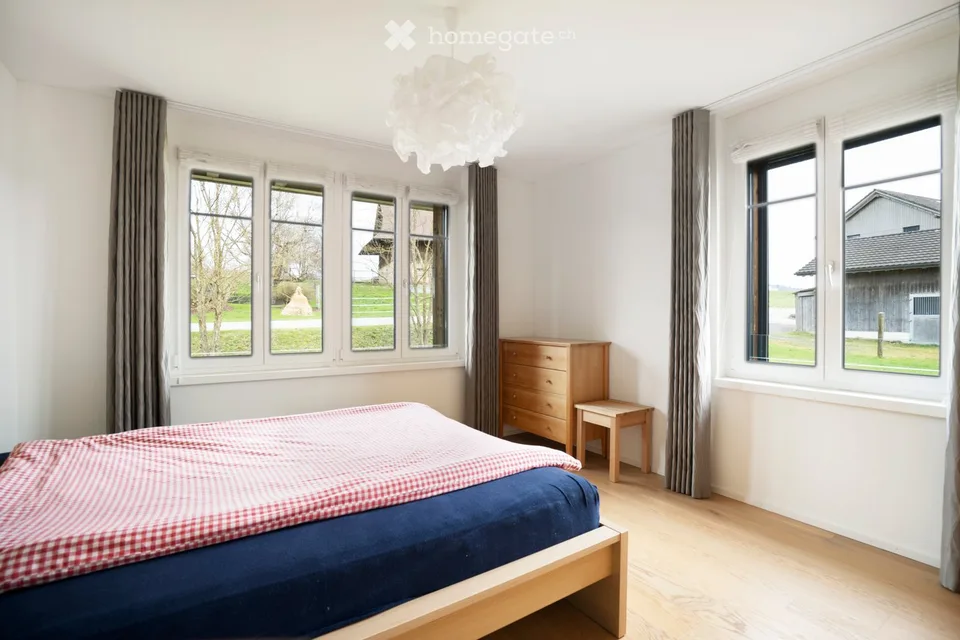 Appartamento moderno 3.5 locali con balcone e vista sulla montagna a Rifferswil