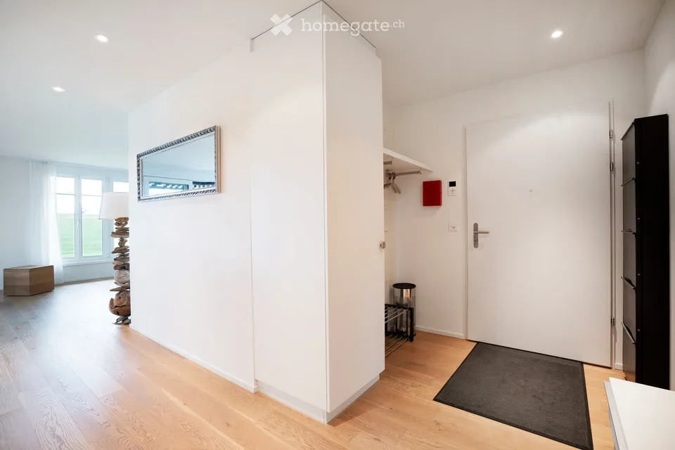 Appartamento moderno 3.5 locali con balcone e vista sulla montagna a Rifferswil
