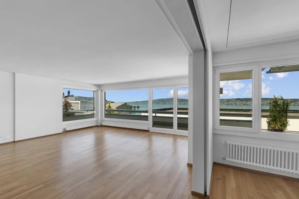 Exklusive 4.5-Zimmer-Wohnung mit grosser Sonnenterrasse in Wollerau