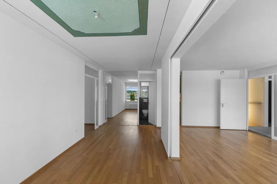 Exklusive 4.5-Zimmer-Wohnung mit grosser Sonnenterrasse in Wollerau