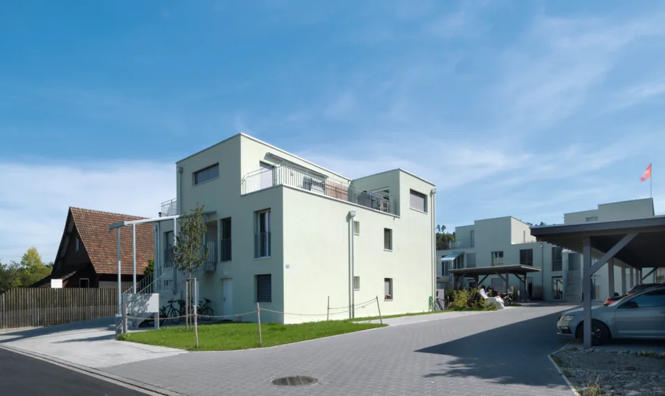 Moderne 3.5-Zimmerwohnung im 1. Obergeschoss mit Balkon